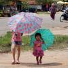 Petites Filles sous les Ombrelles