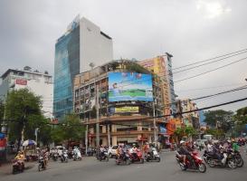 un-carrefour-de-saigon.jpg